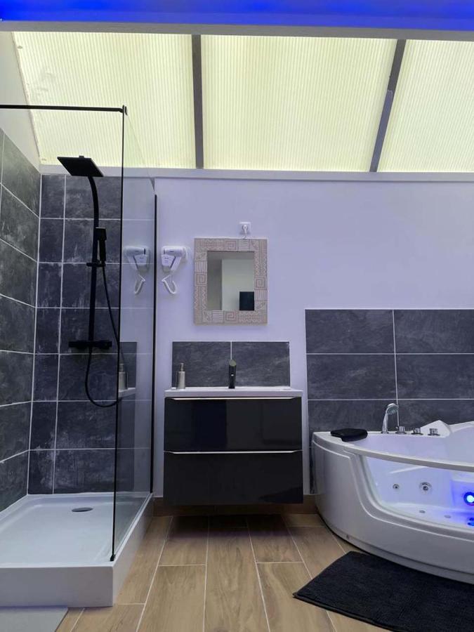 Ng Suitehome - Lille I Roubaix I Gare I Metro Alsace - Grand T2 - Balneo - Netflix - Wifi - Cuisine Екстер'єр фото